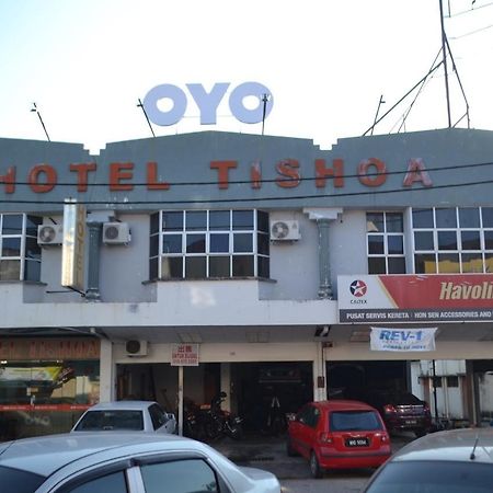 Oyo 89737 Hotel Tishoa Kampong Batu Tiga Exterior foto